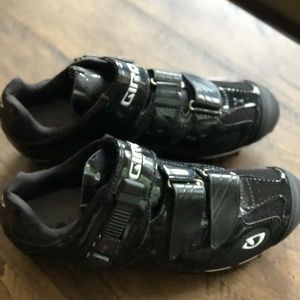 Giro Manta Cycling Shoes w/ SPD Compatible Cleats